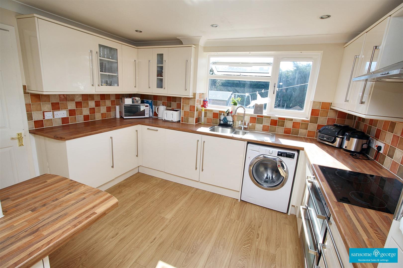 3 bed property in Tern Close, Tilehurst